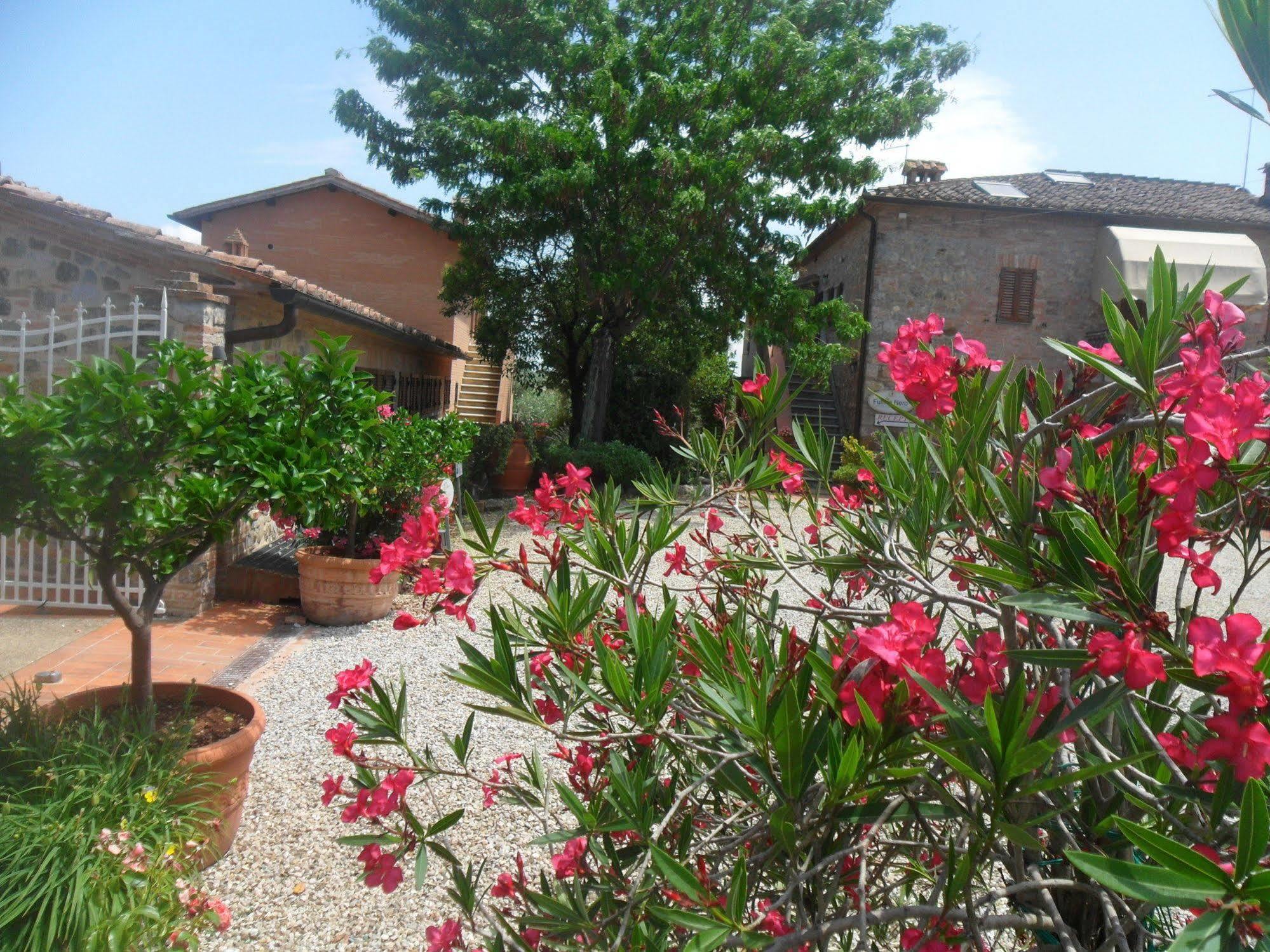 Fullino Nero Rta - Residenza Turistico Alberghiera Siena Exteriér fotografie